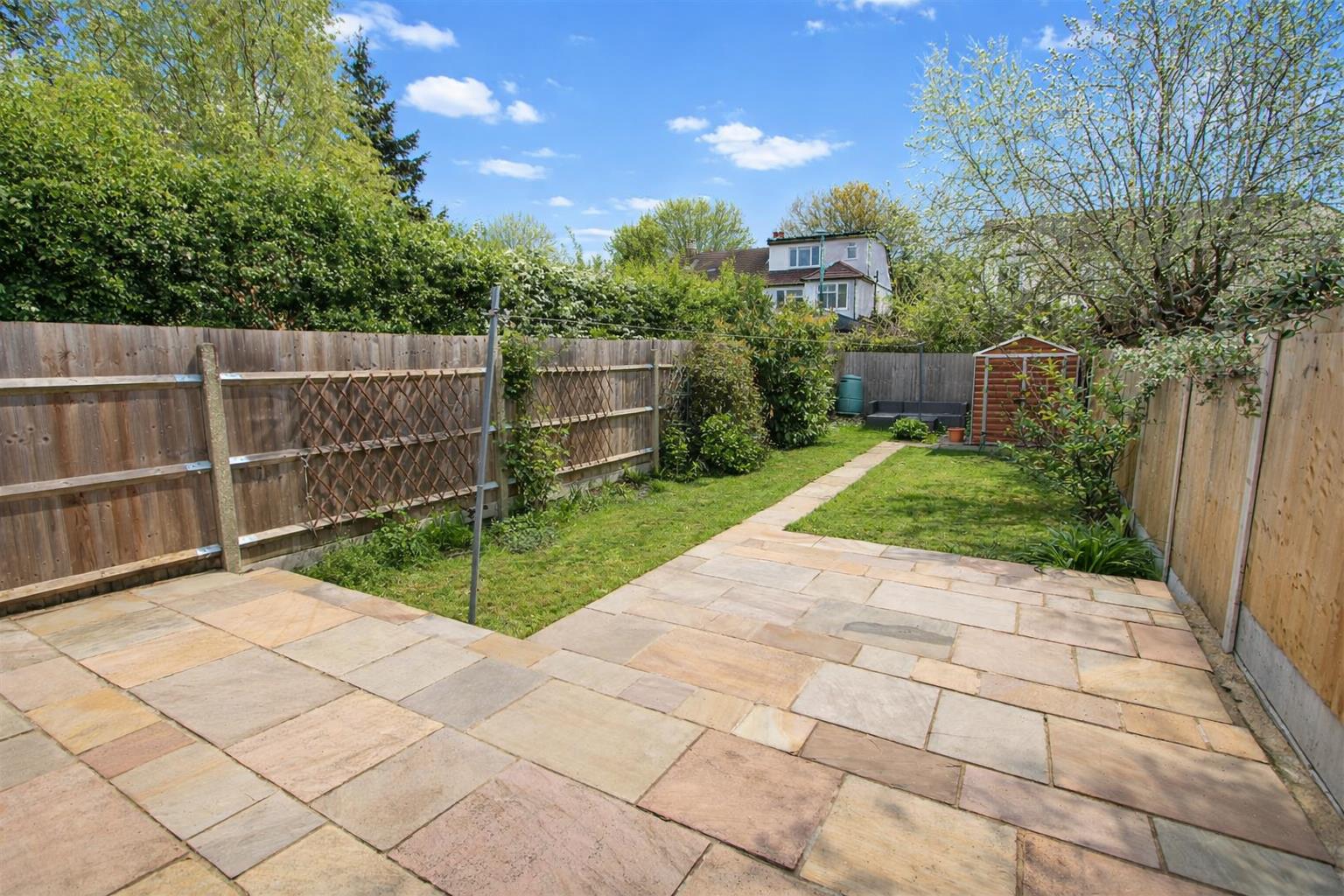 3 bed property in St. James Avenue, Sutton